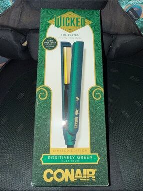 Limited Edition Conair Wicked "Positively Green" Flat Iron 1 inch plate BNIB